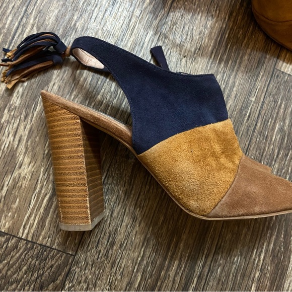 High heels sandals. Genuine leather inside, suede outside. 4.5” heel. Halogen. - Picture 5 of 8